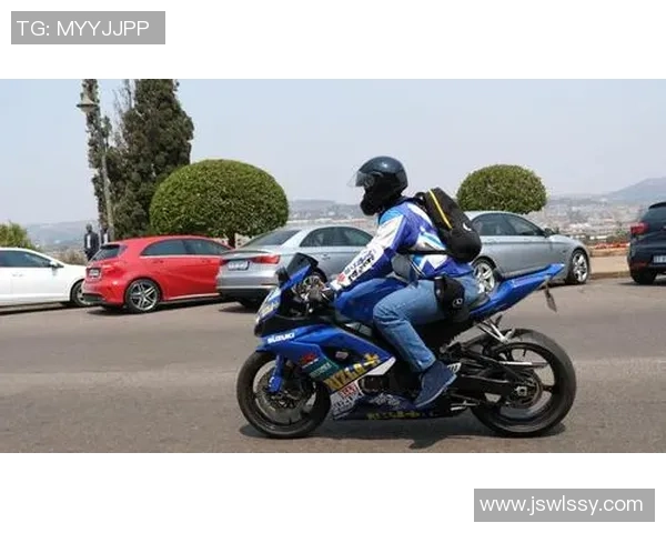 成都街舞队在极限运动世界杯中的速度表现引发热议与期待 成都街舞队在极限运动世界杯中的速度表现引发热议与期待