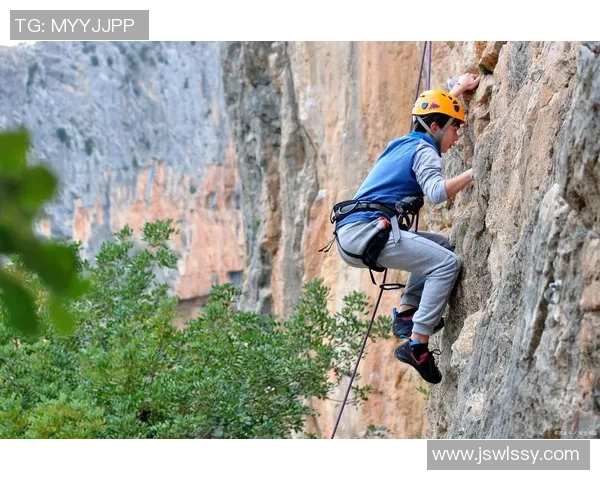 重庆攀岩队耐力训练揭秘助力攀登高峰的秘密与挑战 重庆攀岩队耐力训练揭秘助力攀登高峰的秘密与挑战